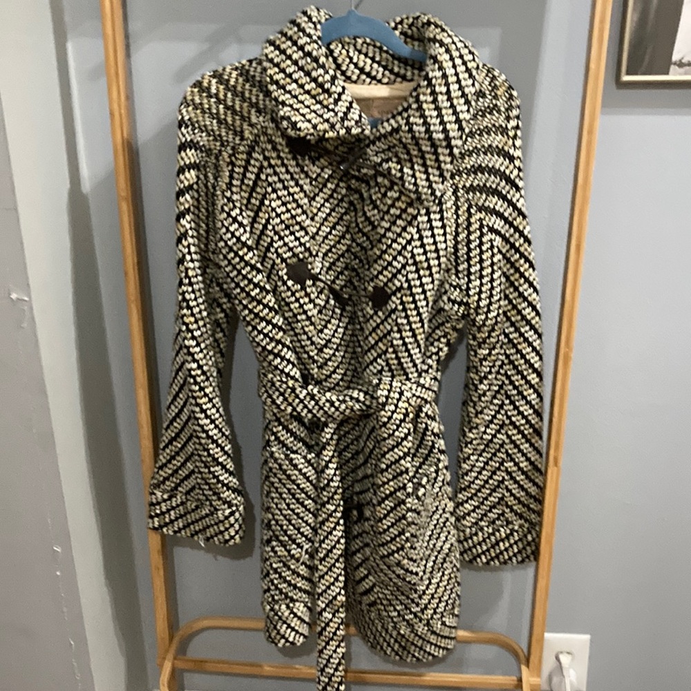 Anthropologie Sparrow coat. Toggles and two pocket front. Very thick and warm